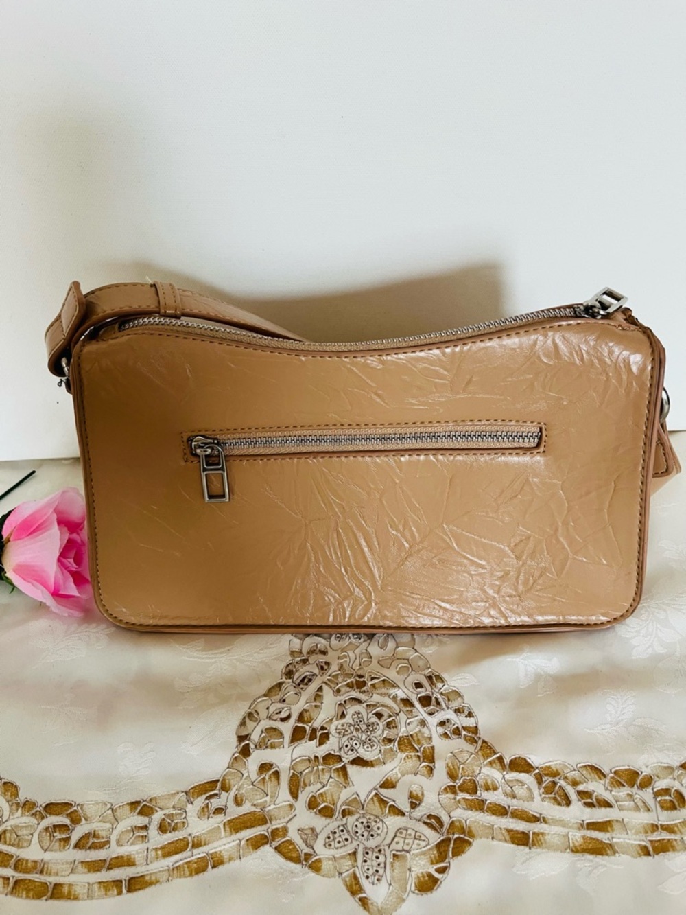 Neutral Tan Patent Shoulder Bag with Chain Accent - Picture 4 of 7